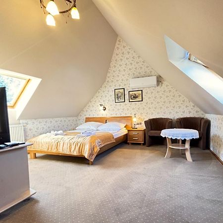 Dom Pod Kasztanami Apartment คาชิเมียร์ซ ดอลนี ภายนอก รูปภาพ