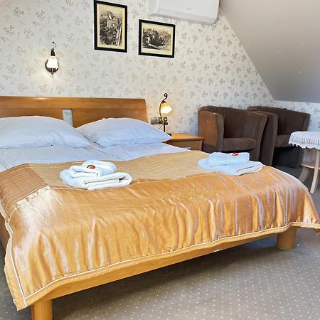 Dom Pod Kasztanami Apartment คาชิเมียร์ซ ดอลนี ภายนอก รูปภาพ