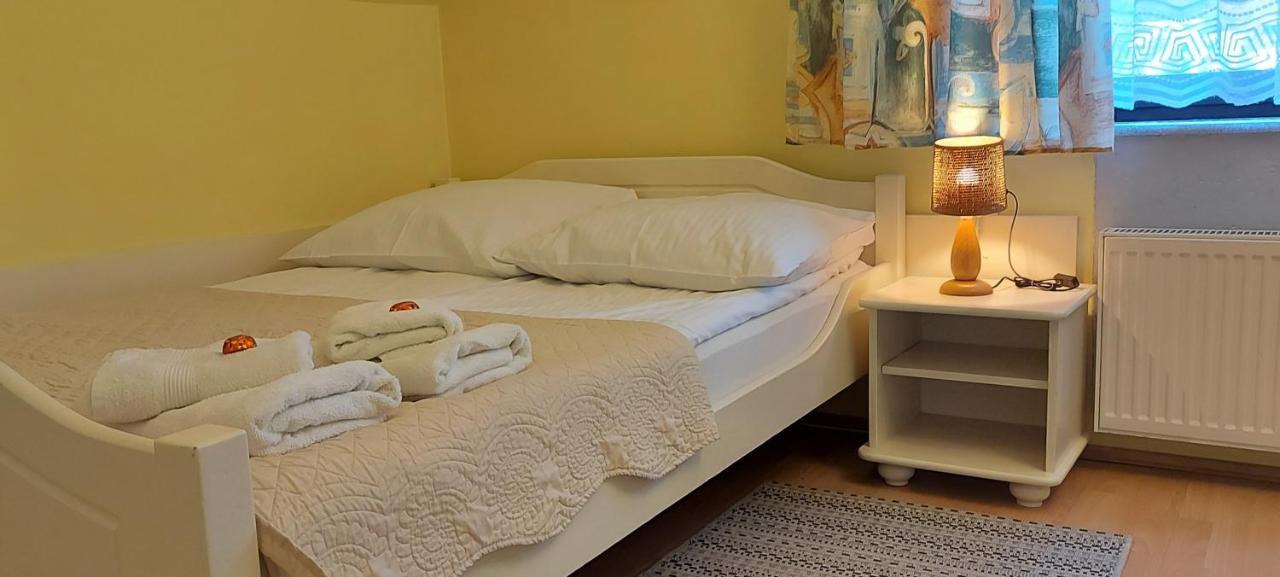 Dom Pod Kasztanami Apartment คาชิเมียร์ซ ดอลนี ภายนอก รูปภาพ