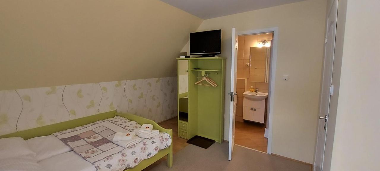 Dom Pod Kasztanami Apartment คาชิเมียร์ซ ดอลนี ภายนอก รูปภาพ