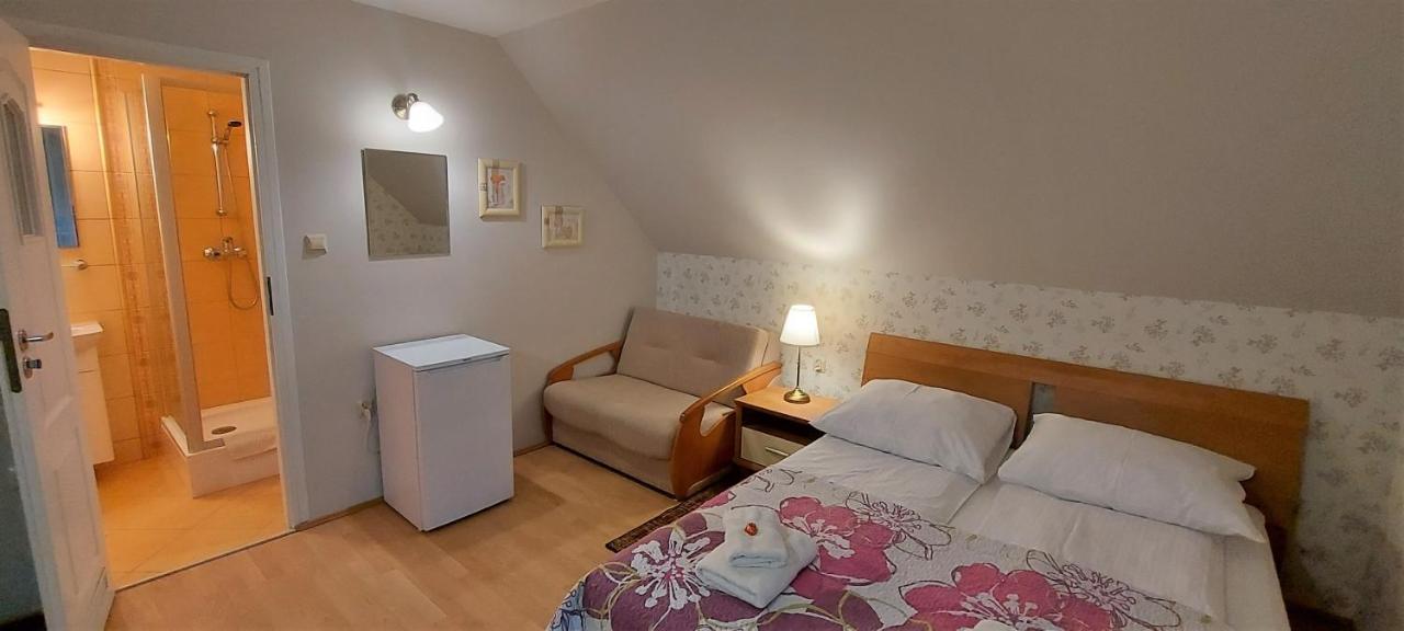 Dom Pod Kasztanami Apartment คาชิเมียร์ซ ดอลนี ภายนอก รูปภาพ