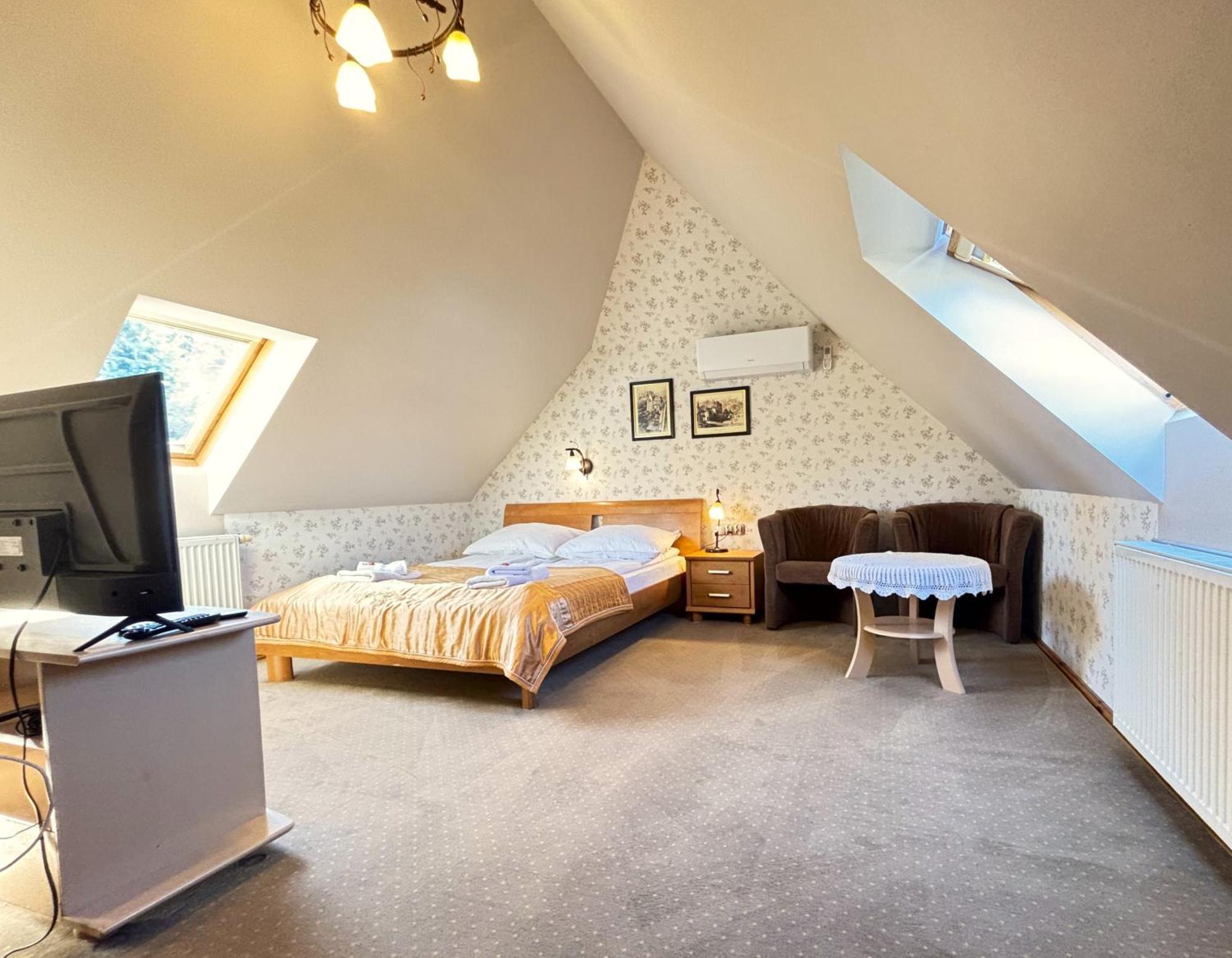Dom Pod Kasztanami Apartment คาชิเมียร์ซ ดอลนี ภายนอก รูปภาพ