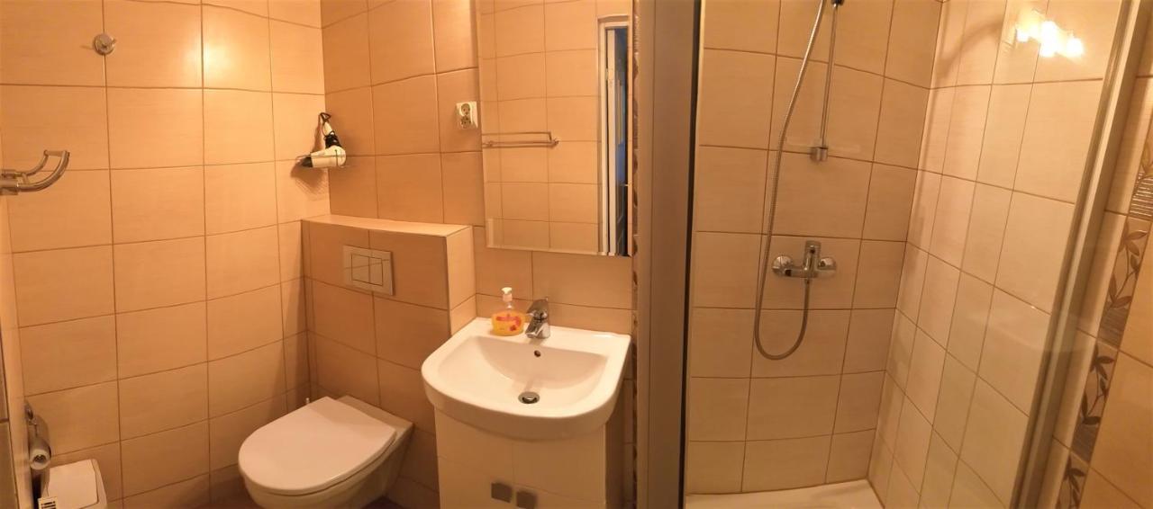Dom Pod Kasztanami Apartment คาชิเมียร์ซ ดอลนี ภายนอก รูปภาพ